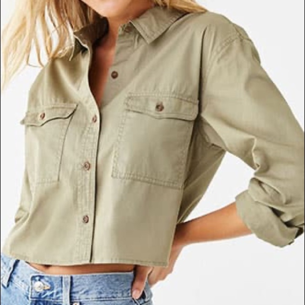 NWT cropped button down